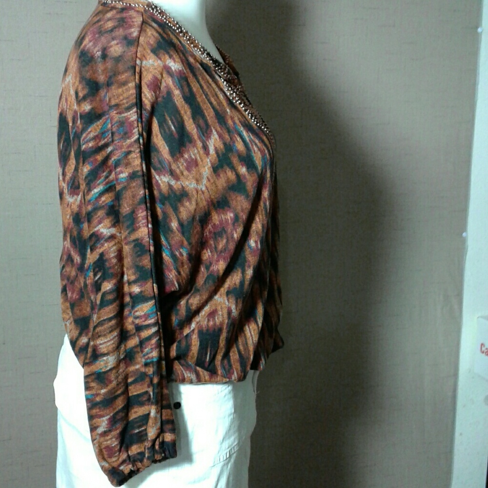 Tops - Picture 3 of 4